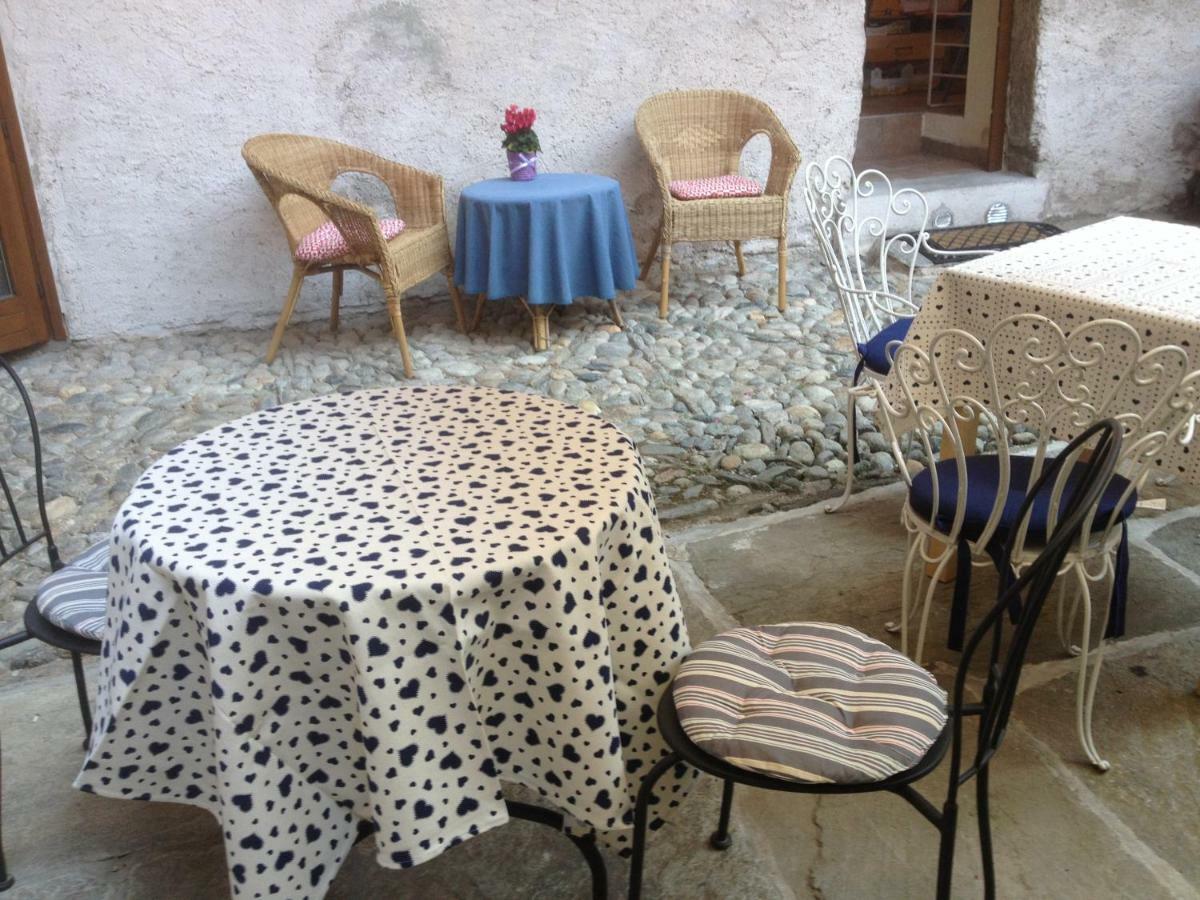 La Tana Del Ghiro Bed and Breakfast Porto Valtravaglia Exteriör bild