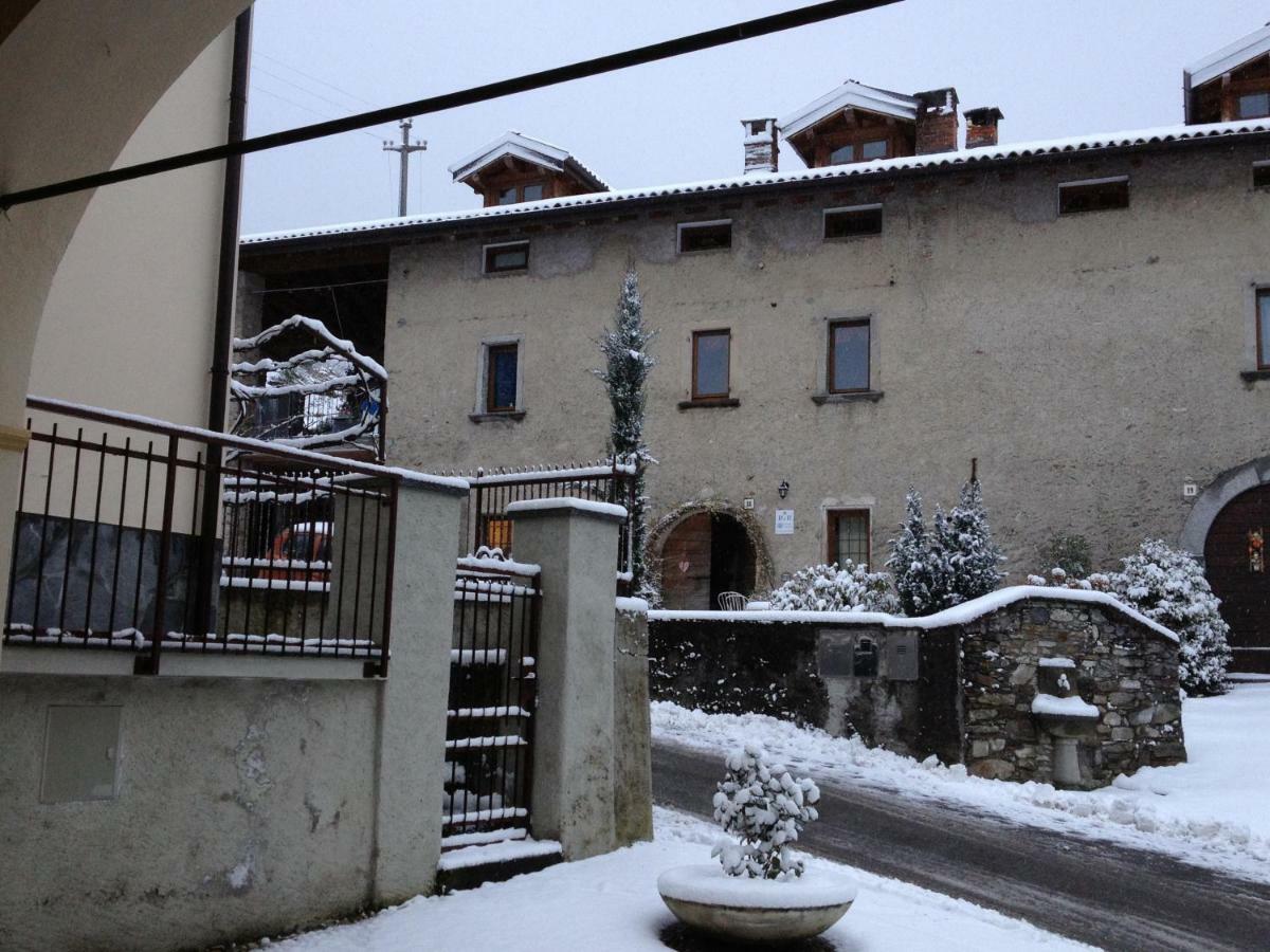 La Tana Del Ghiro Bed and Breakfast Porto Valtravaglia Exteriör bild