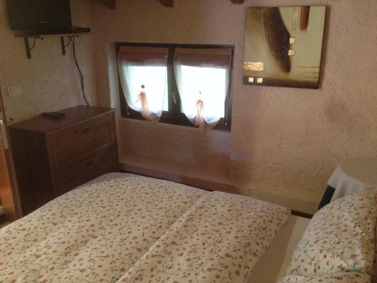 La Tana Del Ghiro Bed and Breakfast Porto Valtravaglia Exteriör bild