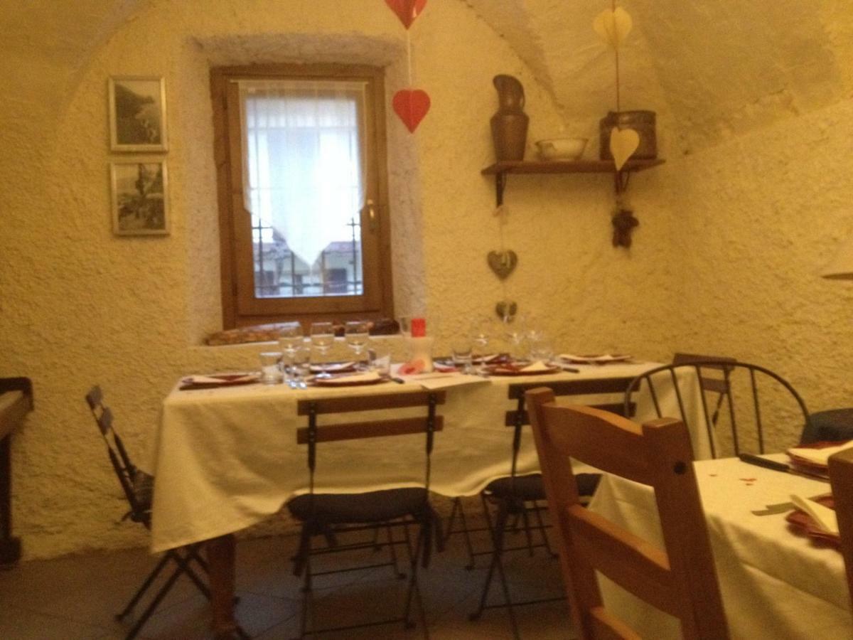 La Tana Del Ghiro Bed and Breakfast Porto Valtravaglia Exteriör bild