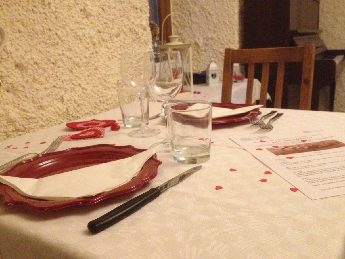 La Tana Del Ghiro Bed and Breakfast Porto Valtravaglia Exteriör bild