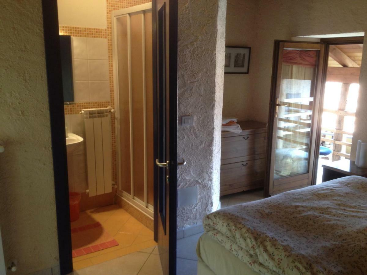 La Tana Del Ghiro Bed and Breakfast Porto Valtravaglia Exteriör bild