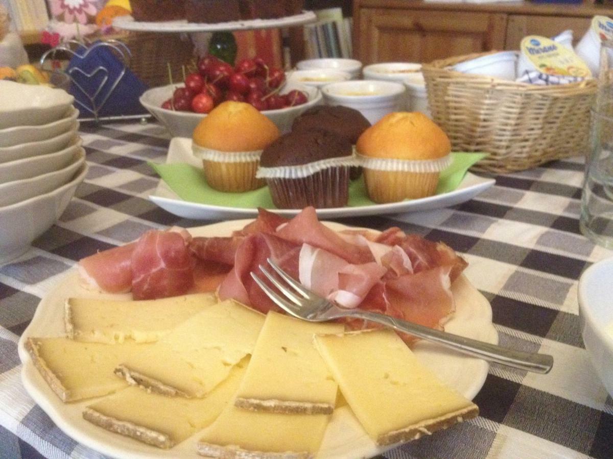 La Tana Del Ghiro Bed and Breakfast Porto Valtravaglia Exteriör bild
